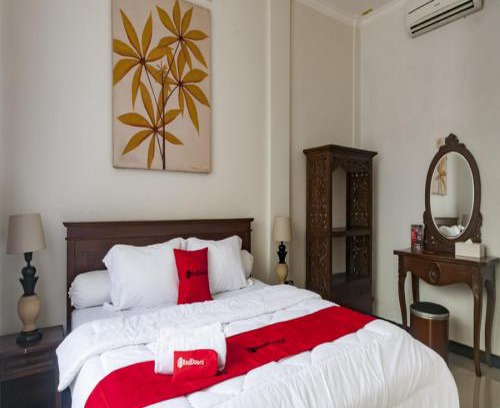 Depok House | RedDoorz Syariah Plus near Trans Studio Cibubur