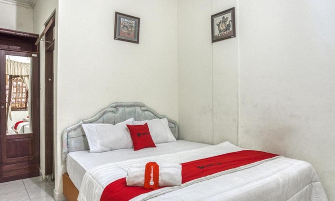 Depok House | RedDoorz Syariah @ Raya Tajem Maguwo