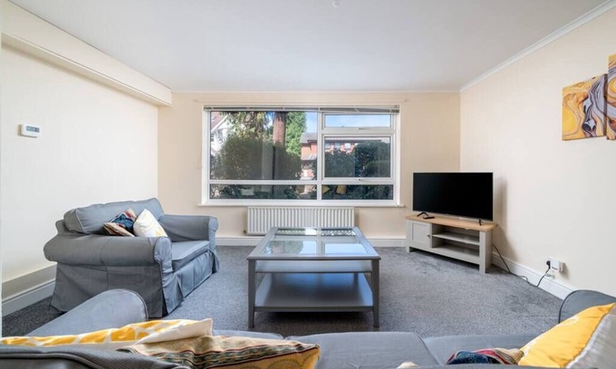 Redhill Apartment | Redhill Surrey Pet Friendly 2 Bedroom Apartment