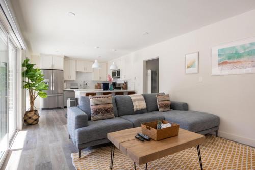 Redondo Beach Apartment | Redondo Beach 2br steps to water near pier LAX-1167