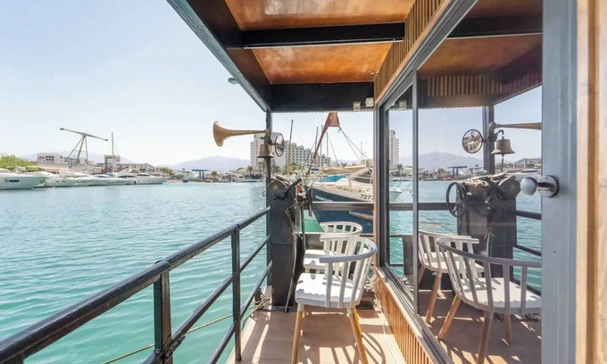 Negev Desert Boat Rental | RedSeaSuite Breakfast Included