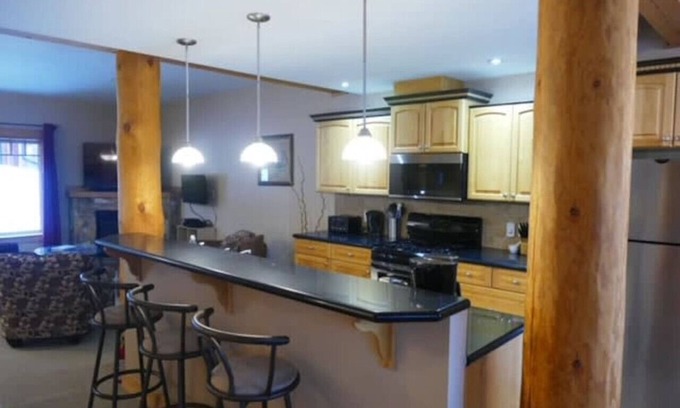 Rossland House | Redstone Chalets C Red Mountain