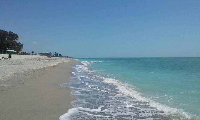Golden Beach Condo | Reduced fall 2024 rates. Beautiful well-kept condo located on Golden Beach.