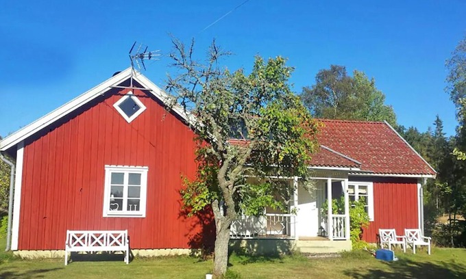 Gronskara House | Reduced in June and July, close to the lake, free Icelandic horseback ride