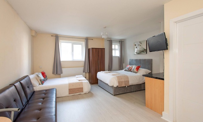 London Borough of Bromley House | *REDUCED* *REFURBISHED* Studio (1) 25 mins to London Bridge