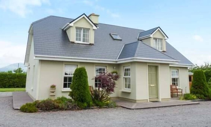 Killorglin Cottage | REEKS COTTAGE, family friendly in Killorglin, County Kerry