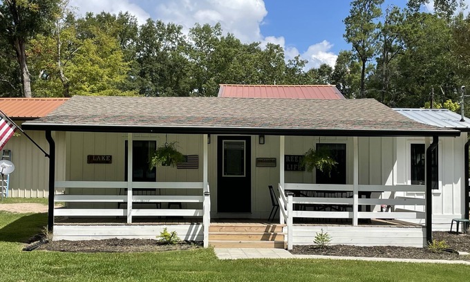Broaddus House | Reel Life Lakehouse - Boat Ramp in Neighborhood