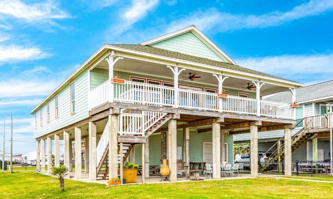 Dickinson House | Reel Paradise