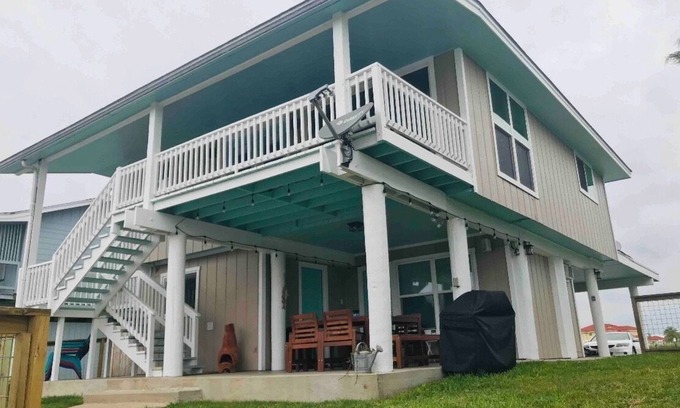 City-by-the Sea House | Reel’em Inn - a Waterfront Home on the Canal
