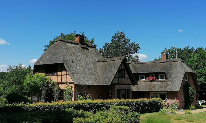 Luetjensee House | Reetgedecktes Ferienhaus am Strandweg