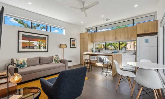 Camelback East Apartment | Refreshing 1-bedroom Apartment - 80 Walkscore!