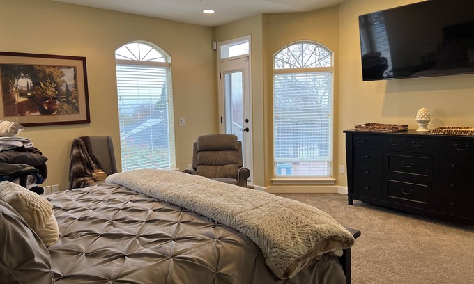 Medford House | Refreshing Pool Home