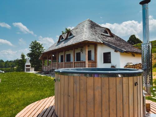 Bran House | Refugiu cu ciubăr și saună în Bran - Casa de la Nuci
