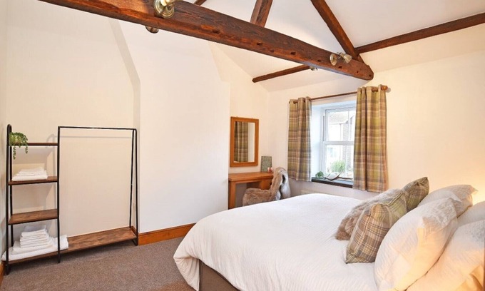 Ripley Cottage | Refurbished 3 bed cottage with log burner - sleeps 5. Pet friendly
