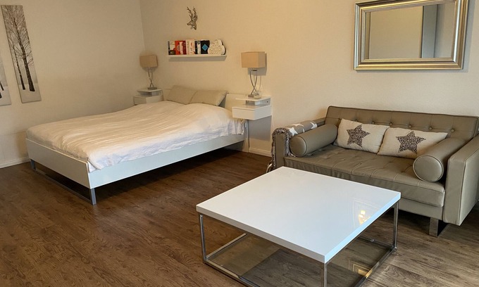 Buxtehude Apartment | Refurbished apartment in Buxtehude with balcony and parking space
