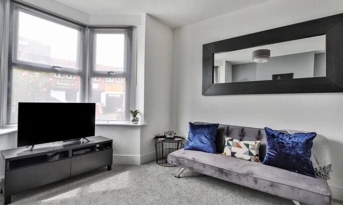 Sheffield House | ★Refurbished★ Plush Property|Great Transport Links