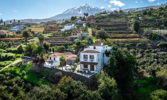 El Guincho Villa | Refurbished Villa Home in gorgeous natural setting
