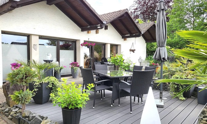 Pracht Apartment | Regal Apartment in Pracht with Garden and Grill