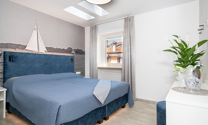 Old Town Apartment | Regarda - Baur Suite 2, design apartment in the center of Bardolino