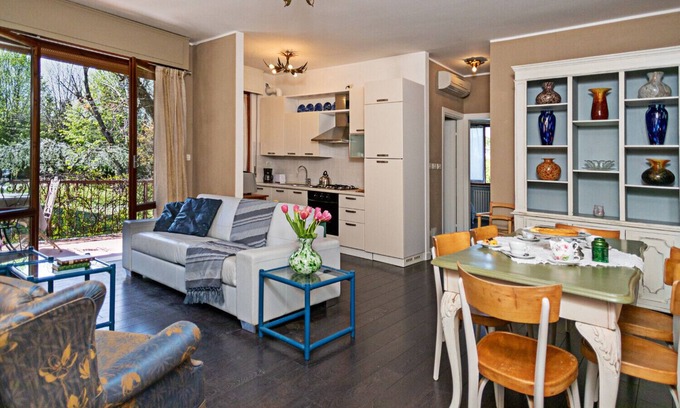 Montioni Apartment | Regarda - "Edda" three-room apartment with swimming pool in the centre of Lazise