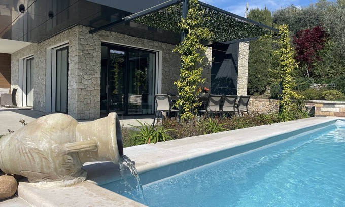 Bardolino Villa | Regarda - Luxury "Villa Orizzonti" with private pool and breathtaking lake view