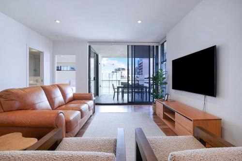 Toowong Apartment | Regatta Hideaway - A Breezy Balcony Residence