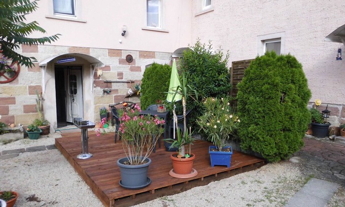 Kirchscheidungen Apartment | Regina vacation room with its own seating area