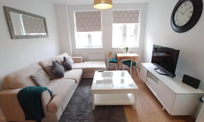 Reigate Apartment | Reigate Park View Apartment A