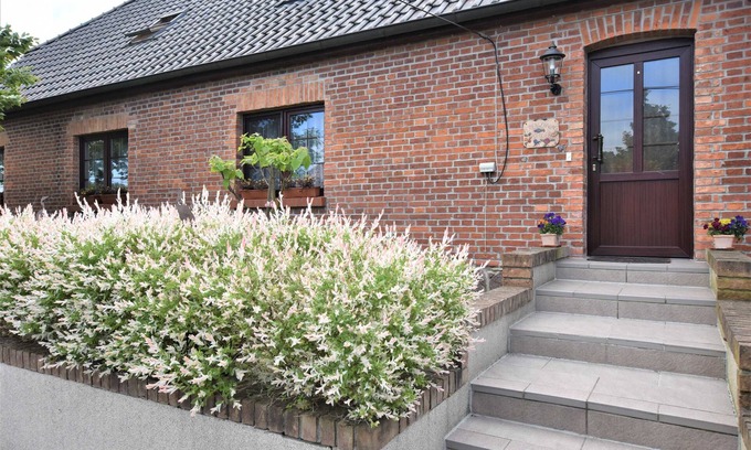 Satow Apartment | Reihenferienhaus mit Kamin und Terrasse im Ostseeland OFC 11 - 3- Raum Ferienhaus mit Terrasse und