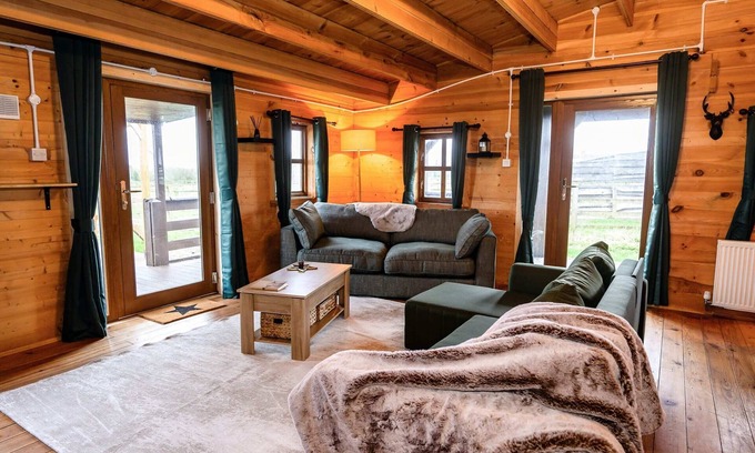 Rugeley Ski Chalet | Reindeer Lodge: Private Hot Tub Near Cannock Chase