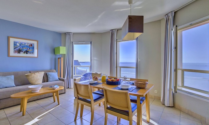 Saint-Ideuc Apartment | Reine Marine -T2 Face Mer by Interhome