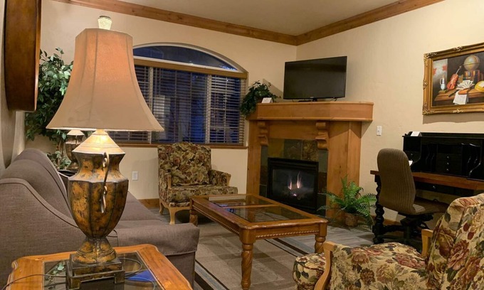 Midway Villa | Rejuvenate in Mtn Villa~Mineral Hot Spring|Spa|Sauna Villa 2076-1