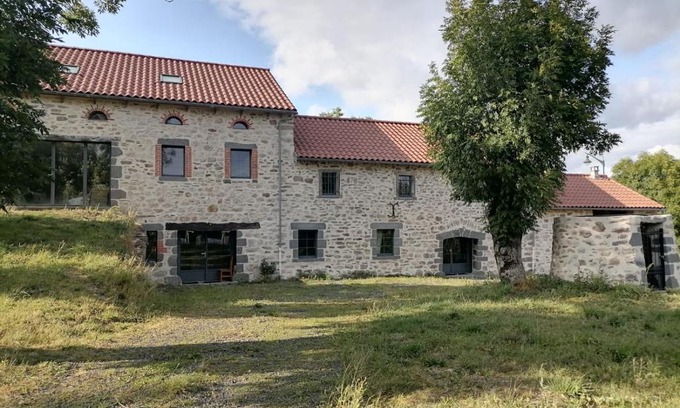 Anglards-de-Saint-Flour House | Relais du lac de la Truyère
