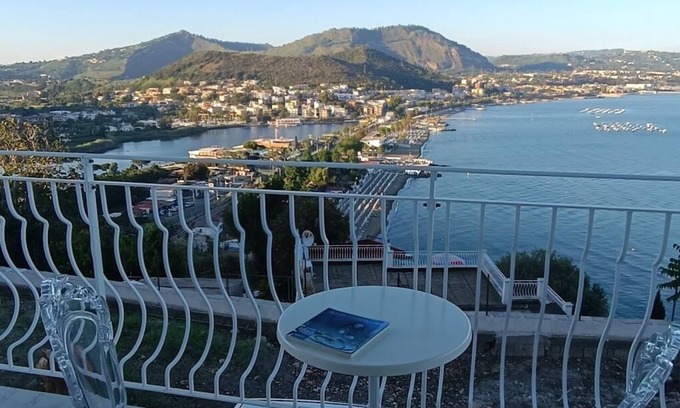 Baia Bed & Breakfast | Relais Tiaré Bed and Breakfast