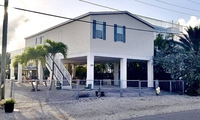 Sexton Cove Estates House | Relax and Play in Paradise - Keys Stilt Home on canal with Bay Access