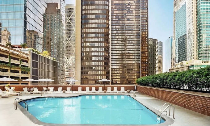 Streeterville Hotel | Relax and Recharge! 2 Comfortable Units, Parking, Onsite Swimming Pool