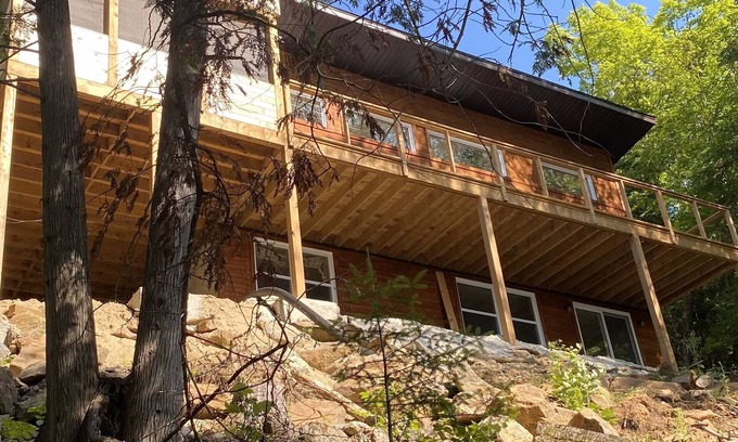 Alleyn-et-Cawood Ski Chalet | Relax and recharge in this Zen cottage, built for socializing.