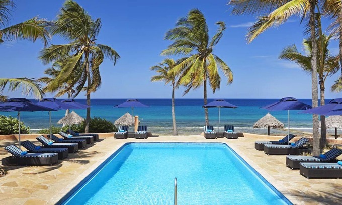 Pemba House | Relax and Recharge! Outdoor Pool, Close to Wimbe Beach!