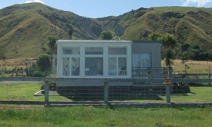 Glenburn House | Relax and unwind in this little cute bach.