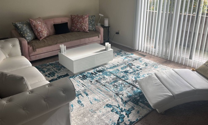Monroeville House | Relax and Unwind!