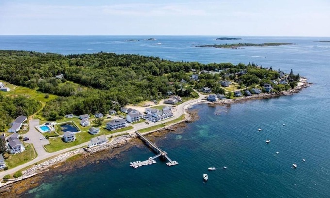 Ocean Point Hotel | Relax by the Ocean in 2 Bedroom Suite Near Local Dining and Nature Adventures