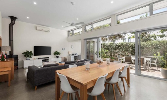 Barwon Heads House | Relax by the River Barwon Heads Coastal Escape