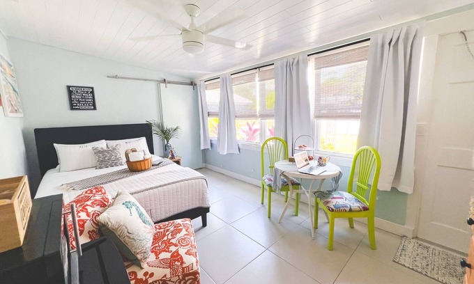 South Palm Park Neighborhood Association Apartment | Relax by the sea! One-bedroom Lake Worth Beach studio near Palm Beach