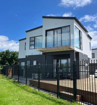 Otahuhu House | Relax by the Tamaki River