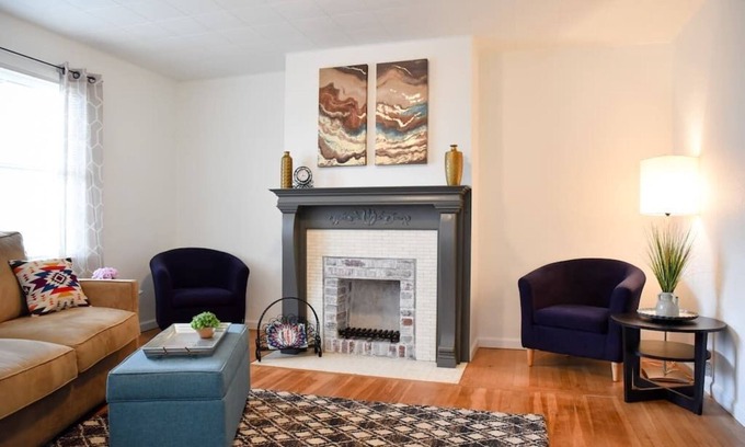 South Hills House | Relax & Feel At Home During Your Pittsburgh Stay