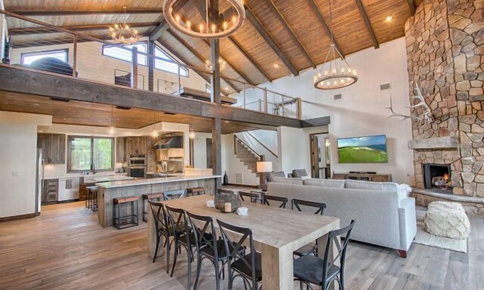 Torreon House | RELAX IN LUXURY. "Retreat at Whispering Pines" In Sought After Torreon!