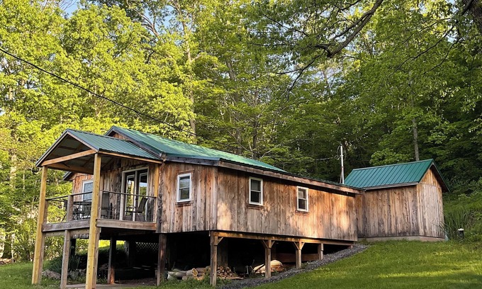 Everett Cabin | Relax in peace along the Juniata River