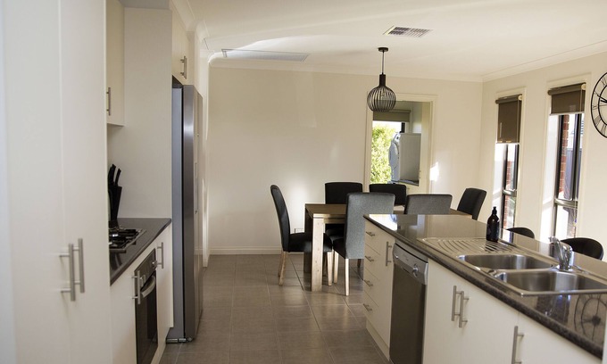 Red Cliffs House | Relax in Red Cliffs