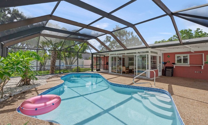 Gulf Gate Estates House | Relax in style at Coral Breeze! Your private Sarasota escape | Heated pool | Sunroom | Dog-friendly