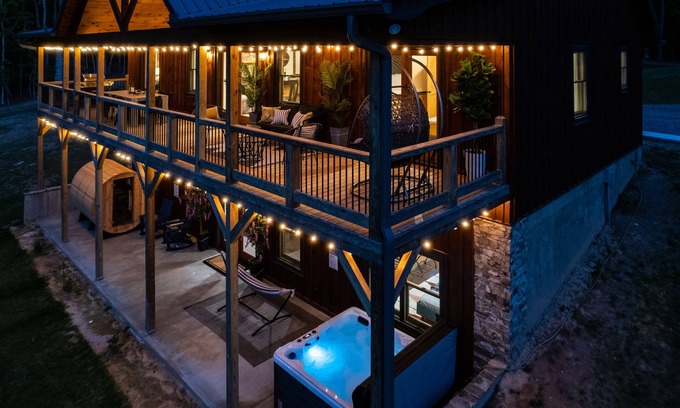 Morganton Cabin | Relax in Style w/3 Master Suites, Game Rm, Hot Tub, Fire pit, Sauna & More!